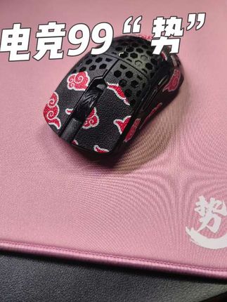 来自@游魂电竞 的99“势”鼠标垫,还原99式的手感纹路,只需不到半张的价格,非常值得入手#鼠标垫推荐 #游魂电竞 #类99 #游魂鼠标垫