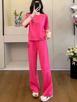 玫红色运动卫衣套装,新款粉色时尚休闲刺绣欧货两件套#休闲减龄穿搭 #谁穿谁漂亮 #运动套装#谁穿谁漂亮#穿出高级感