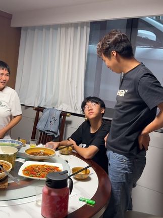 老两口默契的都不带手机 合着这顿饭是给我量身定做的 付款KPI啊