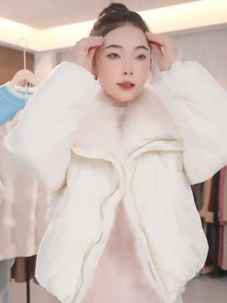 #女装搭配 #上衣穿搭 秋冬新款荷叶领钉珠宽松毛衣女韩版宽松泡泡袖设计针织打底衫@抖音小助手 @DOU+小助手 @DOU+上热门