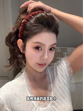 这个#丝绒发箍 真的很有早秋氛围感 细软塌的姐妹真的要试试它#发饰头饰 #高颅顶显脸小 #发箍这样戴好美 #精致女人必备