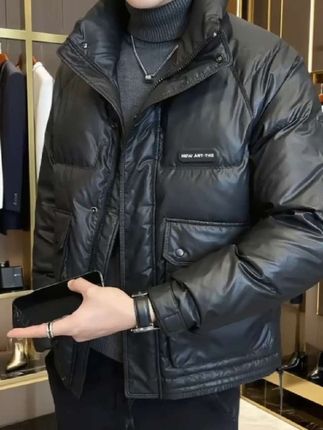兄弟们,换季羽绒服来了,是真维斯大品牌的版型和样子设计的都特别年轻,你别有气质,喜欢的可以入手#真维斯 #羽绒服 #外套 #谁穿谁好看? #气质穿搭