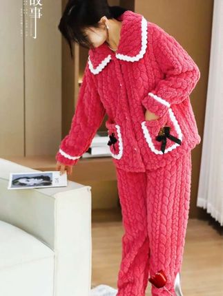 蜜桃粉口袋小熊可外穿珊瑚绒北极绒女家居服睡衣睡衣套装女款#家居服 #睡衣#睡衣控 #家居服套装 #在家也要美美哒 @DOU+小助手