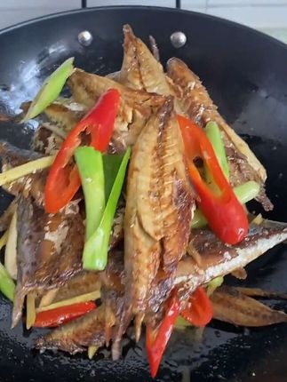 福建特产巴浪鱼干,去头去骨去内脏,肉质鲜嫩,鲜甜肥美!可以清蒸、香煎和红烧!#妈呀太香了 #地方特色美食 #巴浪鱼干做法 #下饭菜
