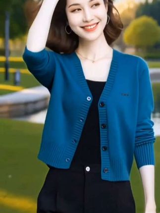 春秋大码V领针织开衫女短款2025年新款外搭早秋上衣高腰#毛衣外套 #视频同款 #针织衫 #热门