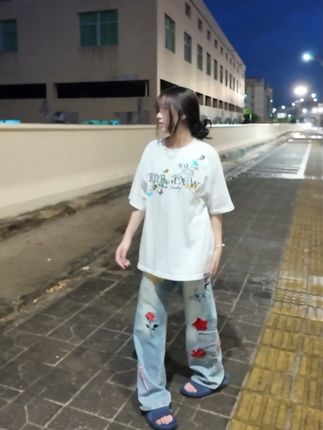 喜欢你才装可爱 你以为卖萌很简单吗 #kzdall多巴胺刺绣牛仔裤#萌妹