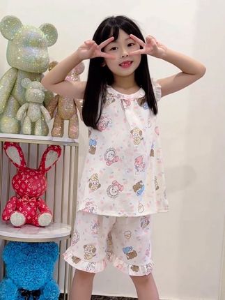 给女儿买的睡衣真的惊艳到我了。#高品质童装 #女童穿搭 #宝妈分享 #女童睡衣 #萌娃穿搭 @抖加🔥上热门🔥dou+🔥热点宝