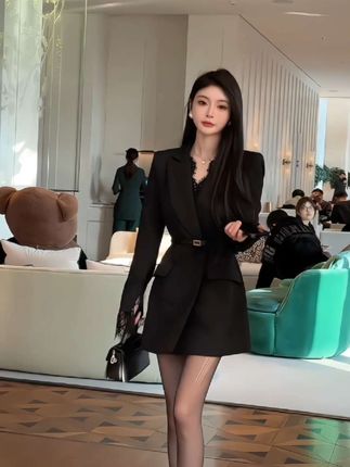 #早秋冷冽又随性的气质穿搭 #气质女神范儿 #穿出高级感 #美搭尽显女神范 #女神穿搭