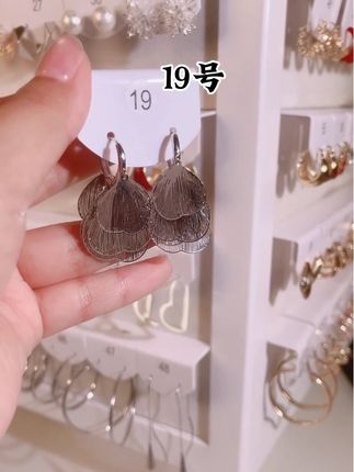 仙气飘飘的一款耳扣 上耳效果绝美#百搭款耳饰 #网红饰品 #美出高级感 #耳环搭配 #流行耳饰