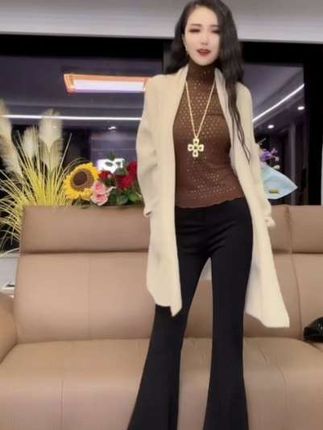 高级感轻奢闪闪上衣薄款洋气法式绝美气质黑色网纱T恤打底衫#高级感穿搭#网纱体恤#打底衫#中长款大衣#针织开衫