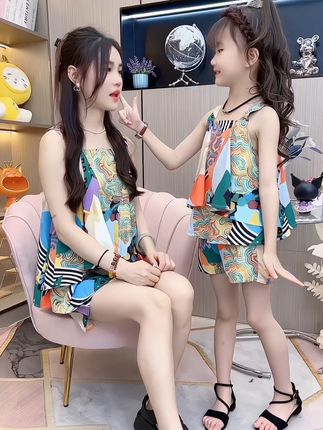 #上热门 #女童夏季套装 #萌娃穿搭 #潮童必备 #谁穿谁好看