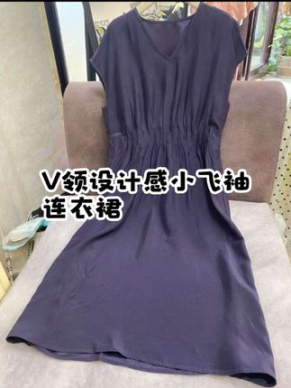 #时尚穿搭 #连衣裙 #V领设计感小飞袖连衣裙#时尚气质穿搭 #推荐