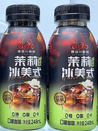 隅田川你真的太懂早八人了,居然出了这个不用水、不用跑,一开盖就能喝,还不用洗杯子的便携瓶装茉莉冰美式咖啡,真的好好喝,连我富婆闺蜜都在喝它。你看看我这里到手一箱10瓶才多少?一口下去,就是浓郁的咖啡香,细品则能感觉的茉莉的花香,口感顺滑,层次等等,真的特别的好喝,还是无糖的。早上出门来不及,带上一瓶超方便。#强烈推荐 #喝出新高度 #我超好喝 #快来一起尝个鲜 #根本停不下来