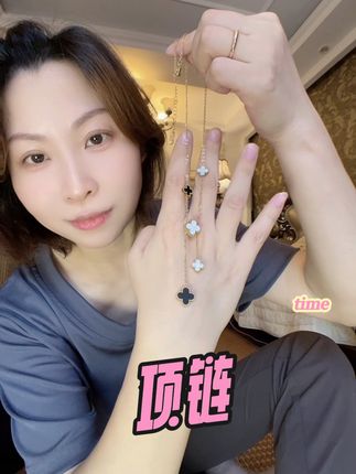 穿搭灵动好玩显质感 ##项链 #四叶草 #配饰的重要性
