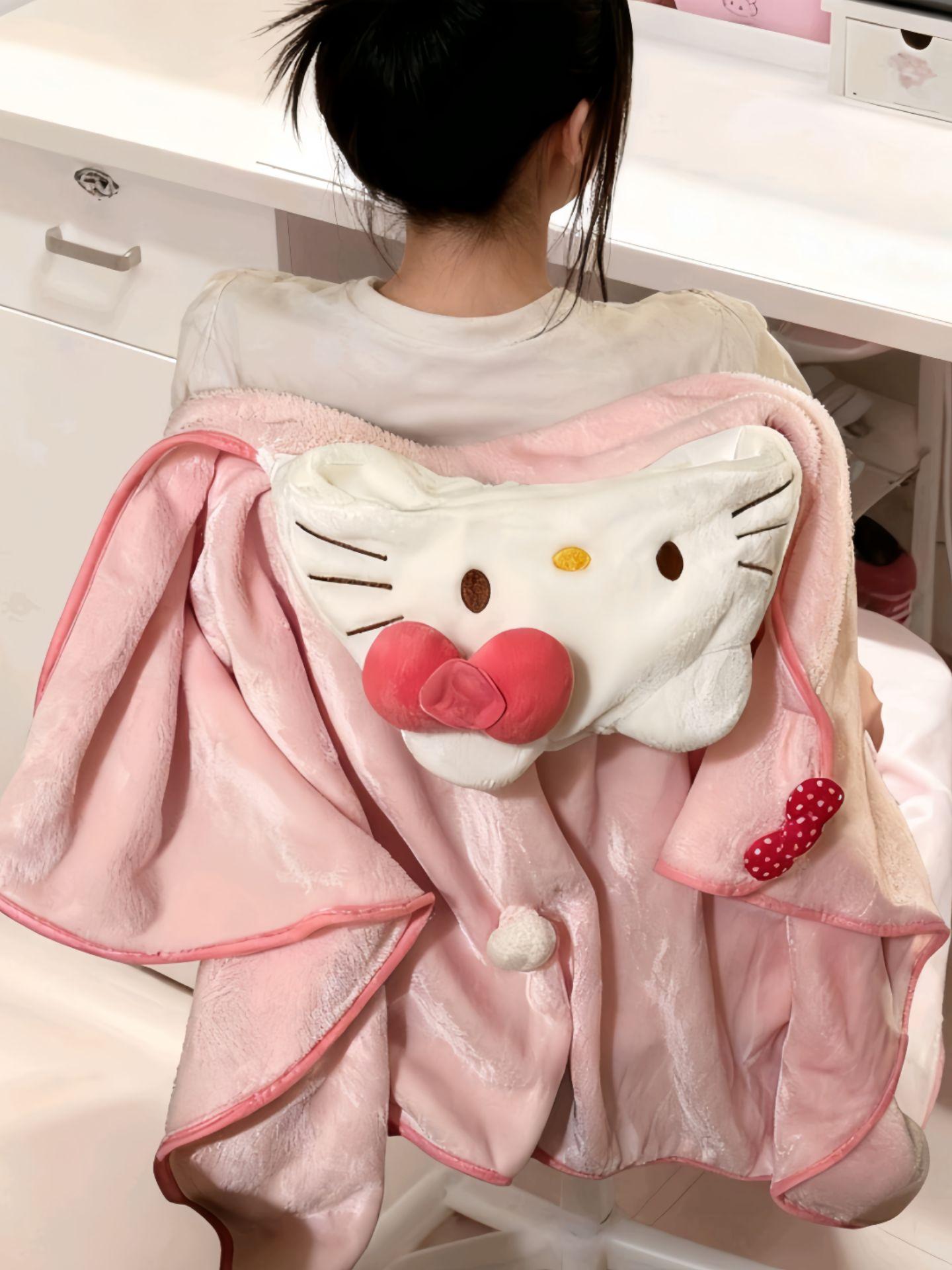 什么都是假的 只有男朋友给我买的kitty小毯子是真的#hellokitty #惊喜跟礼物都是来自爱你的人 #情侣#披肩