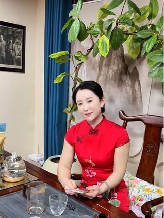 下雨天适合喝茶#旗袍 #女性#纪录美好生活 #纪录美好生活 #随拍