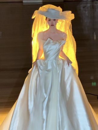 美的不可方物 #济南婚纱#缎面婚纱#思达美学婚纱 #氛围感 #婚纱礼服