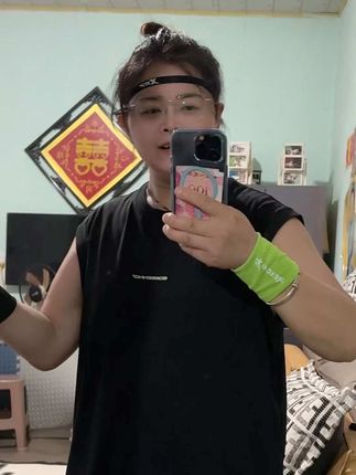 爱玩的哥们你听我说,家里有了老婆别去犯错,什么都是浮云,都是过客……#对着镜子拍