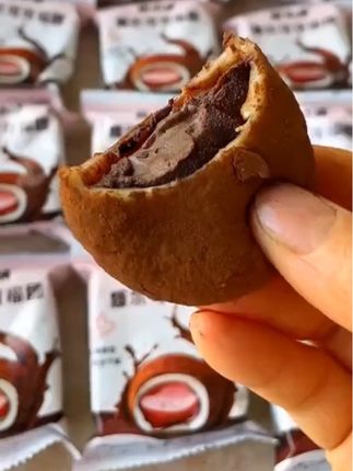 甄小倩到手20个爆浆可可福团巧克力包装雪媚娘甜点糯米滋生巧零食#可可福团 #生巧福团 #雪媚娘 #零食推荐 #巧克力脑袋