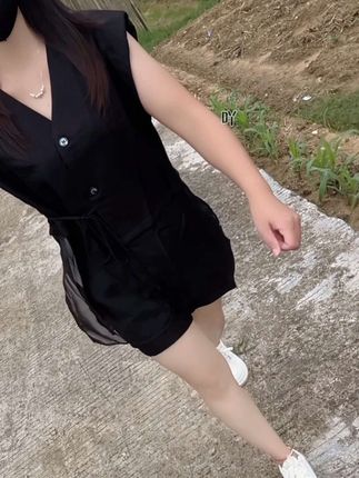 不要害怕得罪人,该翻脸时就翻脸,过分的善良只会显得你没有价值,别人都好意思为难你,你为什么不好意思为难别人,记住没有人天生富贵,高你一等,你更不欠任何人,不必事事迁就,枉做好人!#穿搭 #显瘦穿搭 #小个子显高显瘦穿搭 #梨形身材穿搭 #优雅气质