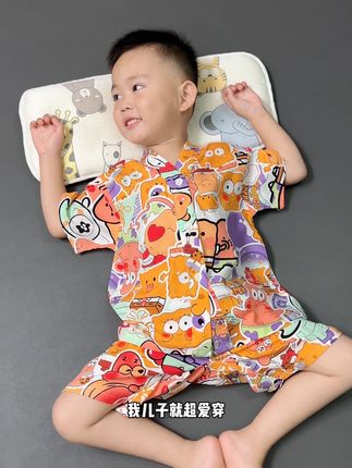 家有怕热爱出汗的宝宝,就给他穿这种凉感棉绸小套装,凉丝丝滑溜溜的,亲肤透气又凉快,穿着睡觉踏实多了#夏季必备#儿童睡衣推荐#儿童家居服#夏季新款#棉绸家居服