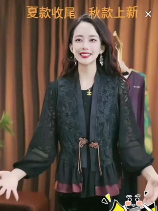 “2025春季新中式提花马甲,国风高级感拉满,穿出独特优雅气质!” 春季穿搭想玩点不一样的?这款新中式提花马甲外套必须看!重工提花尽显质感,改良设计把传统国风与现代时尚融合得恰到好处。不管是搭配同系列内搭打造成套高级感,还是单穿叠搭其他单品,都能穿出独一份的优雅格调。日常通勤、休闲约会穿它,轻松在人群中靠国风质感出彩,这个春季的气质穿搭,它值得拥有~#高级感穿搭 #新中式国风 #马甲#优雅气质减龄#休闲百搭显瘦