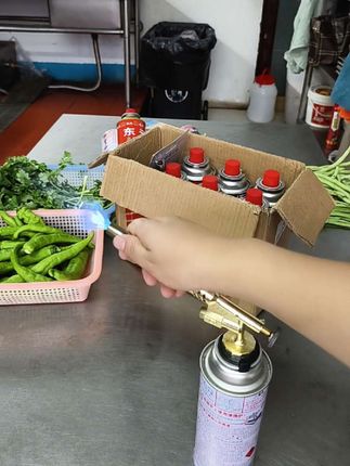 卡式通用气罐+多功能喷火器,居家必备!#卡式通用气罐 #便携式点火器 #便携式气罐 #烧猪毛神器 #户外卡式炉气罐