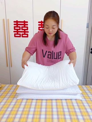 纯荞麦壳枕头 加厚加密的双层内胆,双层拉链,拆洗方便,纯荞麦壳填充干净无尘,吸汗透气,高矮随意调节,无论什么睡姿都能承托我们的颈部,很舒服,一年四季都可以枕#家纺床上用品 #枕头 #荞麦枕头 #枕头推荐