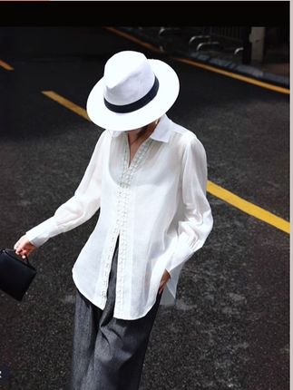 超有设计感 不用凹造型也能很时髦的衬衫!#高级感穿搭 #简约穿搭 #时髦穿搭 #极简穿搭 #衬衫女