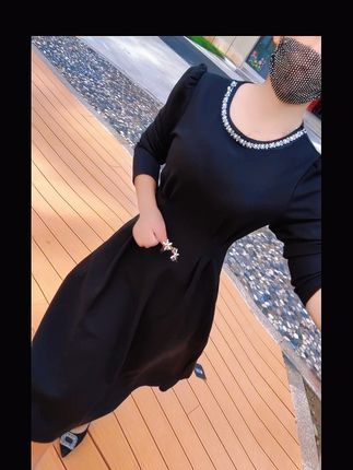 女人的自信 ,一半来自阅历和价值,一半来自颜值和自律,与其仰望别人,不如精雕自己! #穿搭#修身显瘦 #遮肚子藏肉 #连衣裙 #微胖女生