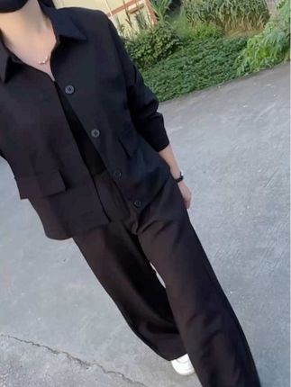 人生,没有完美的剧本 只有真实的体验。 不必行色匆匆, 不必光芒四射, 不必成为别人。 允许自己虚度时光 才是高级的自由。#今日穿搭 #高级感穿搭 #早秋姐感气质穿搭 #胖瘦都能穿 #今日分享 @抖音创作小助手