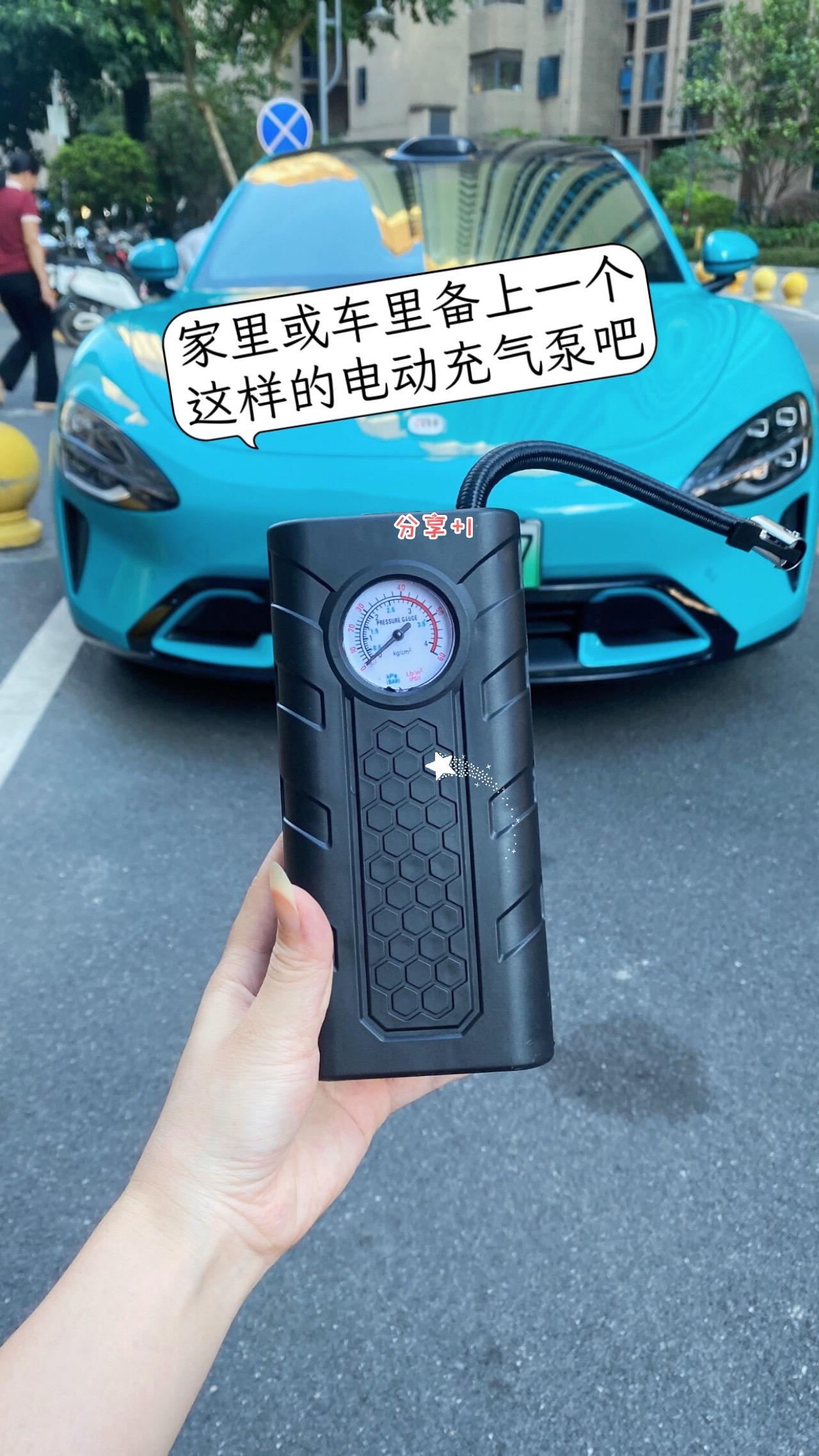 家用车载便携无线充气泵。有车族必备!双缸无线充气泵,真的太实用啦! 再也不用担心车胎半路亏气了,给汽车轮胎补气,效率直接拉满,日常电动车、摩托车、自行车充气也可以使用,智能芯片超省心,实时监测胎压,充到预设值自动停不用守着,省力又安心 功率够全能,无线设计,摆脱线缆束缚,收纳不占地,放车里不占地方,自带数显屏,胎压数据一目了然,操作简单,新手也能秒上手,带上它,随时维持合适胎压,出行更安心#车载充气泵#车载好物#好物推荐#好东西一起分享#居家好物