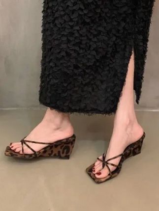 法式绝美凉拖女夏季外穿新款细带坡跟夹趾银色高跟鞋#好鞋推荐 #女鞋推荐 #时尚美鞋 #女鞋 #出游穿搭