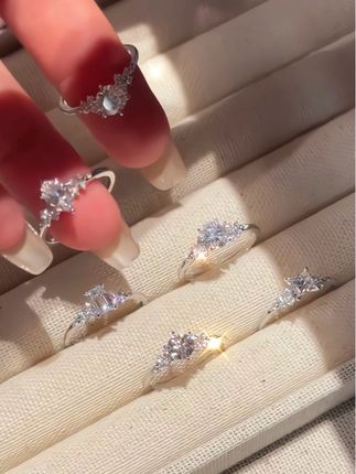 天呐!碎钻星河戒指 高级清冷bling bling美的直迷糊#戒指 #优雅气质 #时尚饰品 #美出高级感 #戒指控 @DOU+上热门