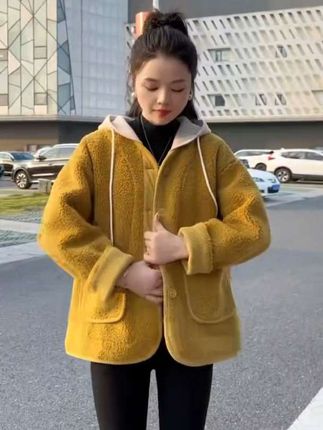 2025秋冬装新款加厚连帽毛毛一体外套女装宽松休闲保暖毛毛上衣,突出温暖触感和宽松休闲的惬意风格,好物推荐分享给女士姐妹们!