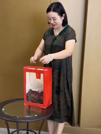 气质连衣裙#洋气减龄 #遮肉显瘦 #谁穿谁好看 #时尚妈妈装