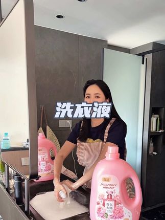 13斤家庭装的爆能小苏打洗衣液,去污能力强,还能轻松除螨,洗完衣服香香软软的,无增白荧光剂,母婴都可以放心使用#洗护好物 #好物推荐🔥 #厂家直发品质保证