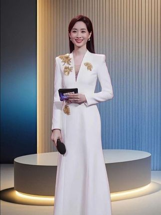 #潮流时尚穿搭 #女秋季穿搭#女法式收腰鱼尾裙礼服谁穿谁好看@