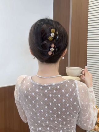 精致时尚的贝珠刘海夹,温柔优雅又甜美,满满的高级感#刘海夹 #侧边夹 #发饰头饰真的很加分 #披肩抓夹