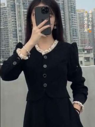 #早秋装#款式好看洋气#休闲减龄穿搭 #小黑裙穿搭 #