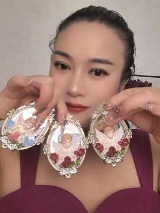 一个化妆师朋友推荐的,我真的被这个三色渐变的浮雕,氛围感拉满的腮红美哭了!#腮红 #腮红打法 #三色渐变腮红 #氛围感 #腮红推荐