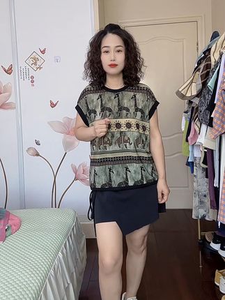 夏季薄款冰丝无袖开叉设计小衫,遮肉显瘦,谁穿谁好看