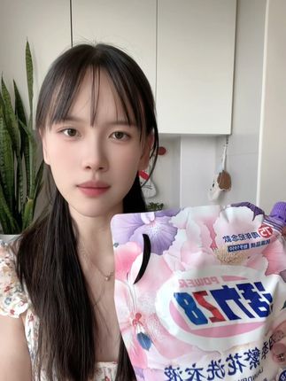 真不说假话,活力28新出的这款繁华洗衣液真的太太太好闻了!洗的也是嘎嘎干净!关键到手才这个价!刷到的姐们赶紧囤!#活力28洗衣液 #香氛洗衣液 #洗衣神器 #洗衣液 #生活必备
