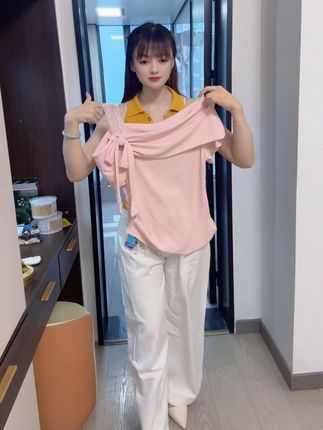 不要拒绝不同风格的衣服,不试试怎么知道自己到底有多美,卡码拍小#洋气女装#韩系穿搭#斜肩短袖