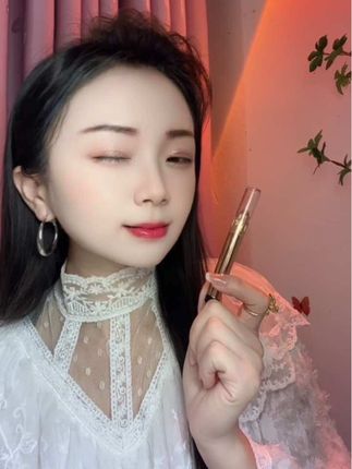 不挑年龄不挑肤色的眼影笔 ,新手小白也能轻松驾驭,随便涂一涂就好看,特别适合懒人用#眼影笔#眼妆#平价彩妆 #美妆好物种草 #懒人眼影笔