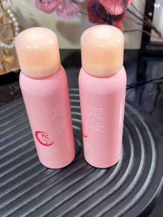 平时化完妆爱出汗 出油 脱妆的姐妹,就用这款#维C定妆喷雾 喷雾细腻均匀,成膜速度快,可以持妆一整天#定妆喷雾 #防水防汗不脱妆