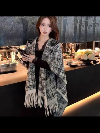 秋冬季高级撞色披肩女外搭旅游新款大围巾披风斗篷#秋冬披肩 #秋冬穿搭 #高级感穿搭 #大围巾披肩 #冬季保暖穿搭