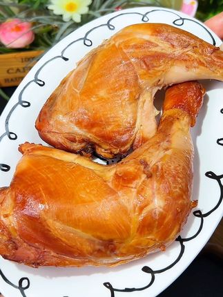 晚上饿了馋了我就吃这个#去皮大鸡腿配料干净,熏烤的很入味,又嫩又香巨好吃!#鸡腿 #谁懂这一口的好吃程度 #好吃到停不下来 #蛋白质