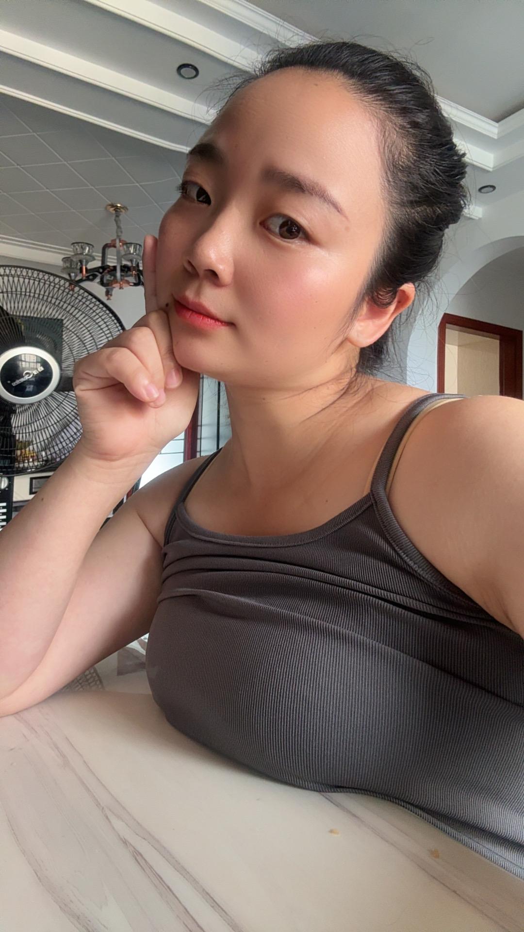 小时候总盼着长大,现在不小心就老了