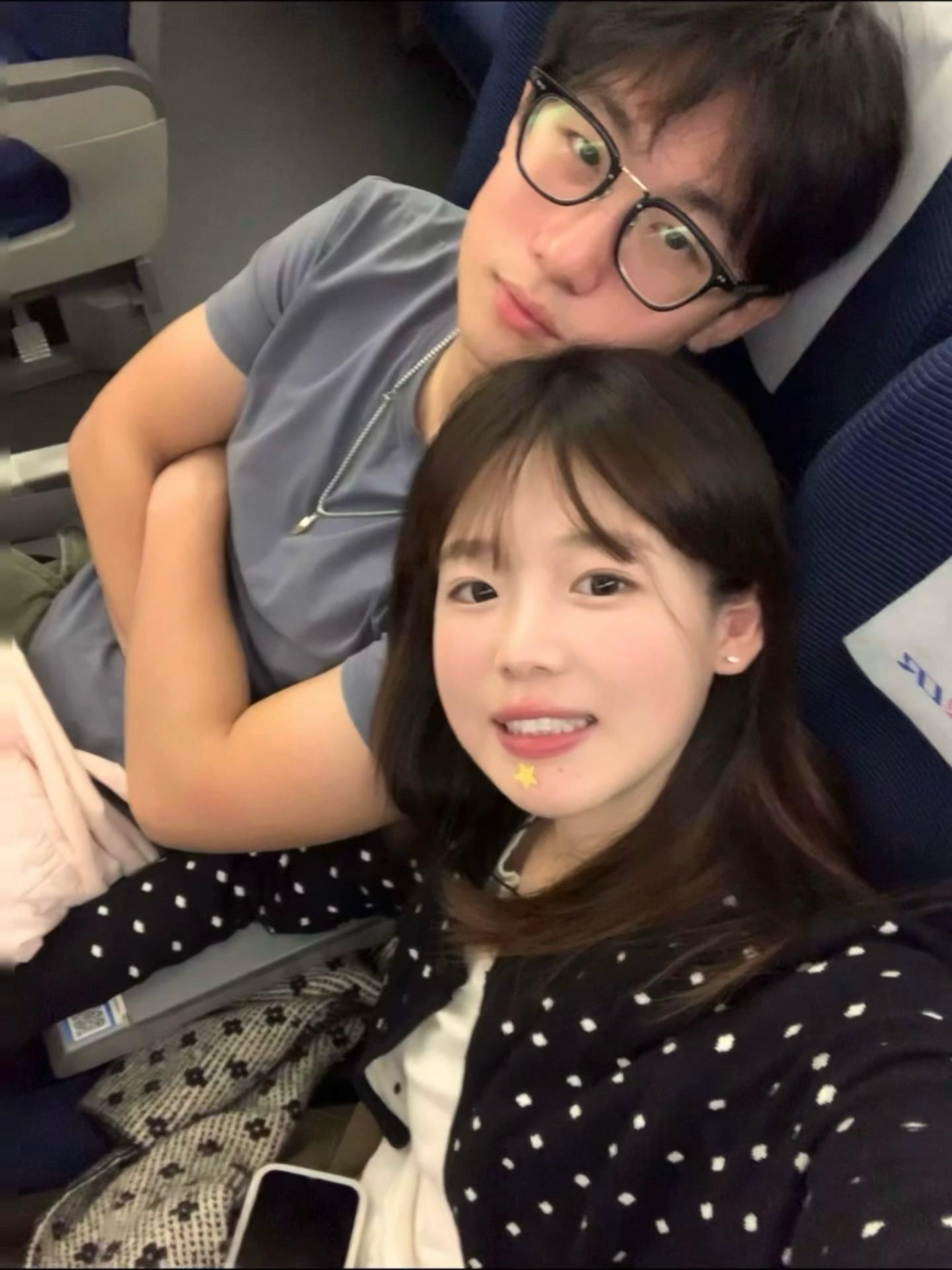 好奇怪 有时候即使你就在我身边脸贴着脸 我仍然感到很想你っ⩊<。 #萌 #06